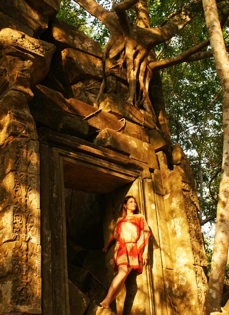 http://www.canyonsworldwide.com/canyonlovers/cambodia/pictures/Angkor_Boeng_Mealea_fairy.png